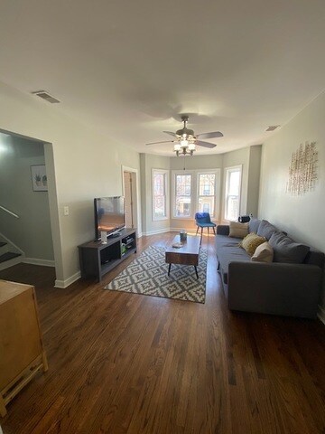Foto del edificio - 1708 N Troy St