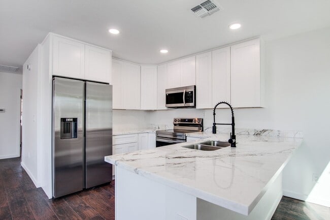 Photo - 1221 E 13th St Apartment