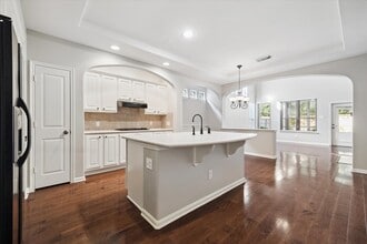 Building Photo - 6 Douvaine Ct