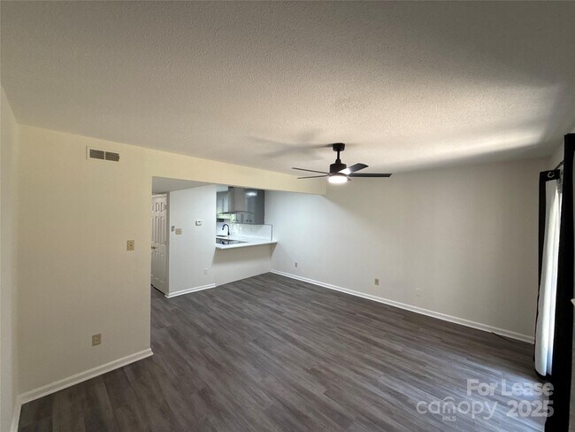 Building Photo - 1724 Village Lake Dr