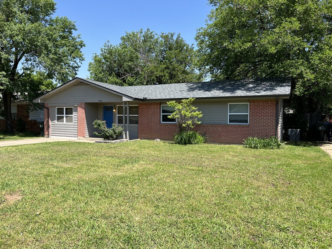 Primary Photo - 703 Terry Dr