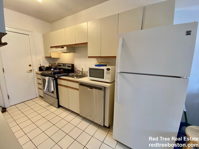 Foto del edificio - 137 Englewood Ave