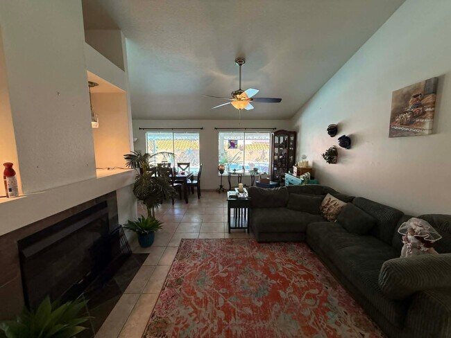 Foto del edificio - 9601 E Ashford Dr