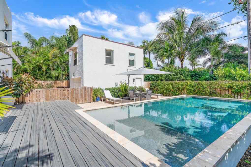 Foto principal - 215 Pilgrim Rd