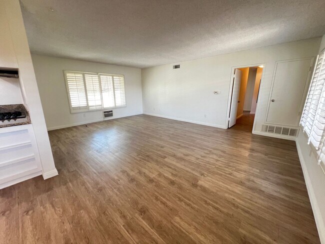 Foto del edificio - 12411 Breezewood Dr
