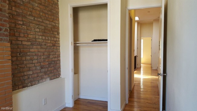 Foto del edificio - 369 Weirfield St