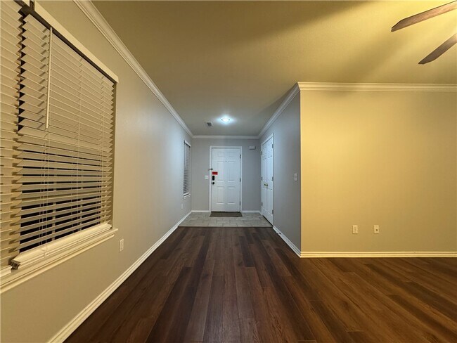 Foto del edificio - 1582 Willowbrook Dr