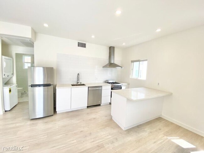 Building Photo - 1 br, 1 bath Apartment - 419 N Coronado St