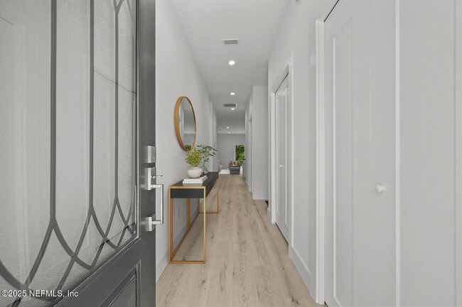 Building Photo - 213 Deportivo Dr