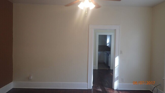Foto del edificio - 1 Bed, 1 Bath duplex in Junius Heights