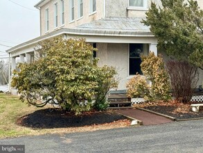 Building Photo - 2933 E High St