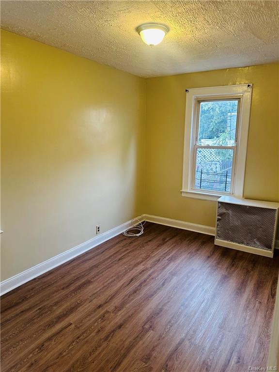 Foto del edificio - 631 E 235th St