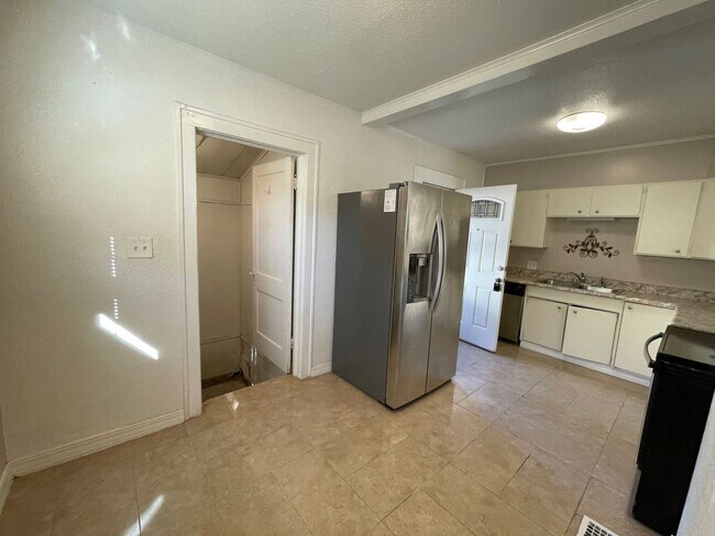 Building Photo - Wonderful 2 Bedroom, 1 Bathroom in Indepen...