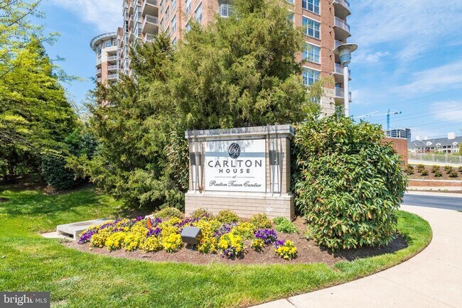 Foto del edificio - 11800 Sunset Hills Rd