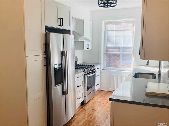 Foto del edificio - 68-41 Dartmouth St