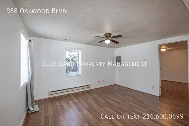 Foto del edificio - 988 Oakwood Blvd