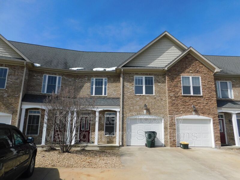 22 Enchanted View Cir, Fishersville, VA 22939 House Rental in