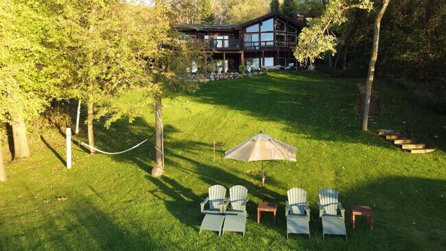 Foto del edificio - Whitewater Lakefront Furnished Lodge Avail...