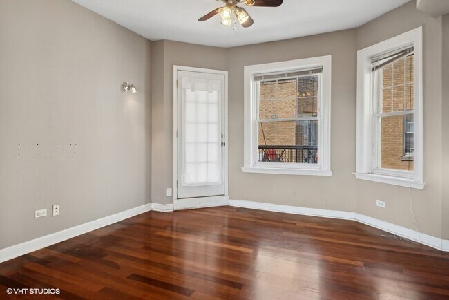 Foto del edificio - 2412 W Bryn Mawr Ave