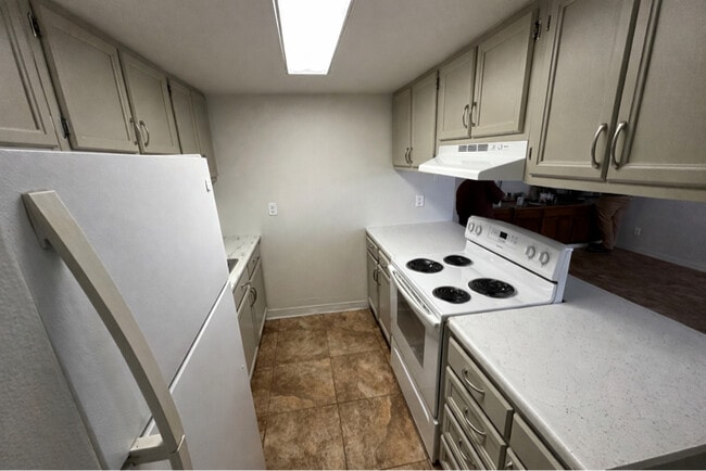 Foto del edificio - 1734 Lake Elmo Dr