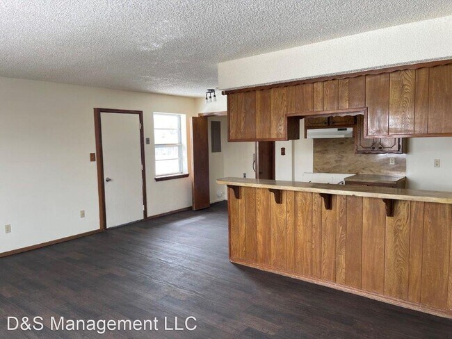 Building Photo - 3 br, 1.5 bath House - 4 Miller Dr.