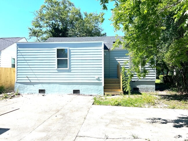Building Photo - 1416 E 33rd St