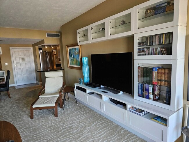 Foto del edificio - 404 S Beach St