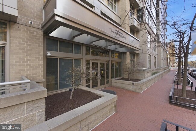 Building Photo - 811 4th St NW