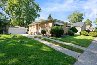 Building Photo - 13910 S Dearborn St Building Photo - 13910 S Dearborn St