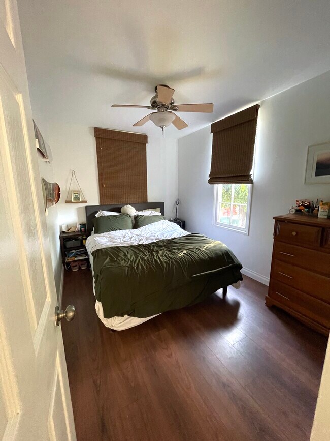 Dormitorio 1 con ventilador de techo - 2264 Imperial Ave