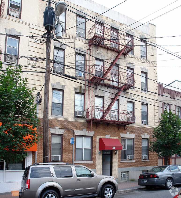 Building Photo - 405 59th St