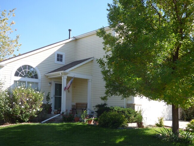 Building Photo - 1482 Wildrose Dr