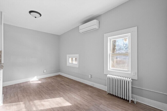 Building Photo - 49 S Hamilton St