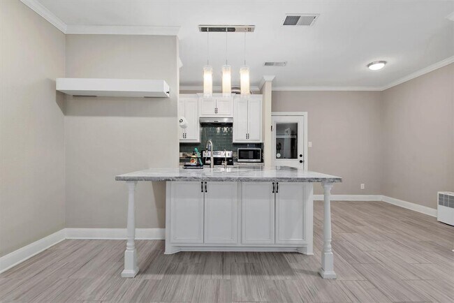 Building Photo - 9850 Pagewood Ln