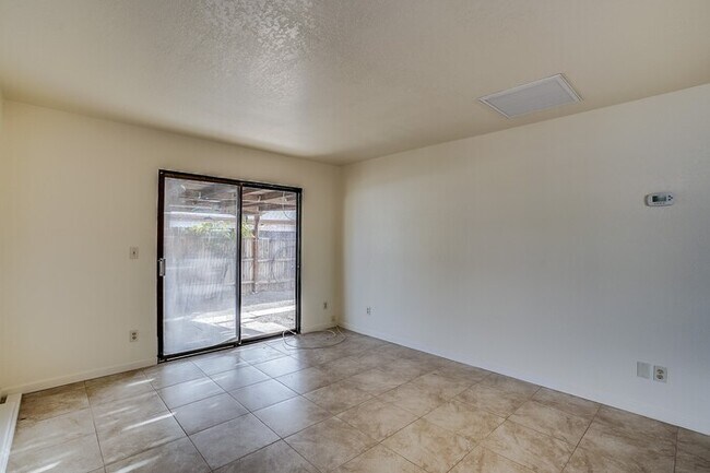 Foto del edificio - 422 E Navajo Rd