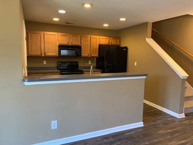 Building Photo - 9162 Maple Grove Dr