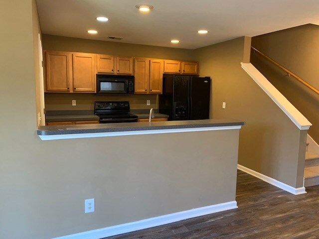 Foto del edificio - 9162 Maple Grove Dr