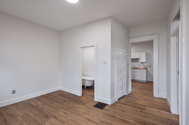 Foto del edificio - 332 E 9th St