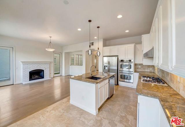 Building Photo - 24819 Cll Cedro