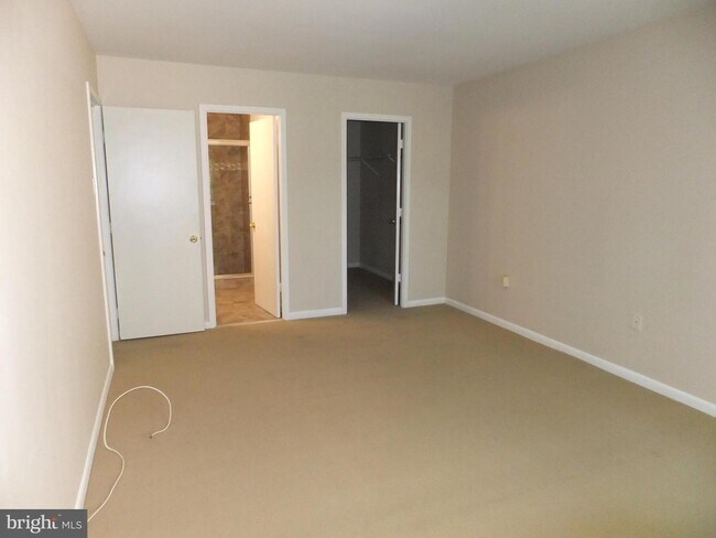 Foto del edificio - 1640 Oakwood Dr