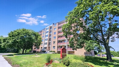 Building Photo - Carlton