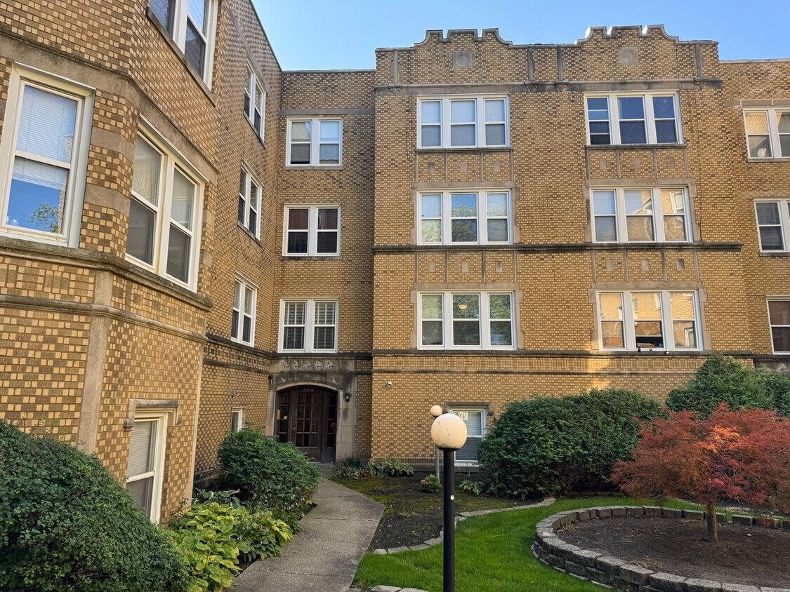 Foto del edificio - 6316 N Richmond St