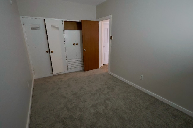 Building Photo - 2 Cambridge Lane