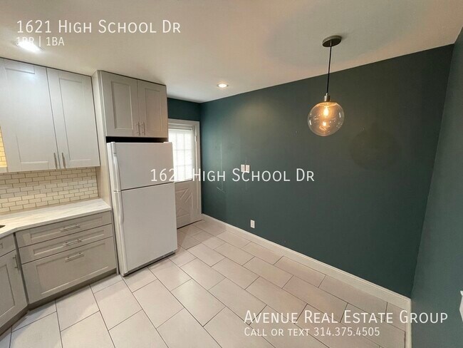 Foto del edificio - Just Listed! - 1621 High School Dr
