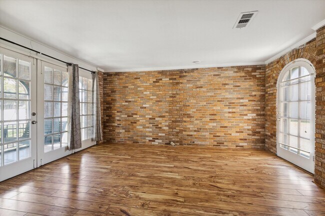 Foto del edificio - 703 E Main St