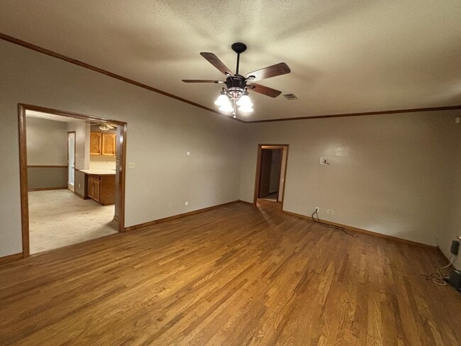 Foto del edificio - Welcome to your dream home in the heart of Russellville, AR.