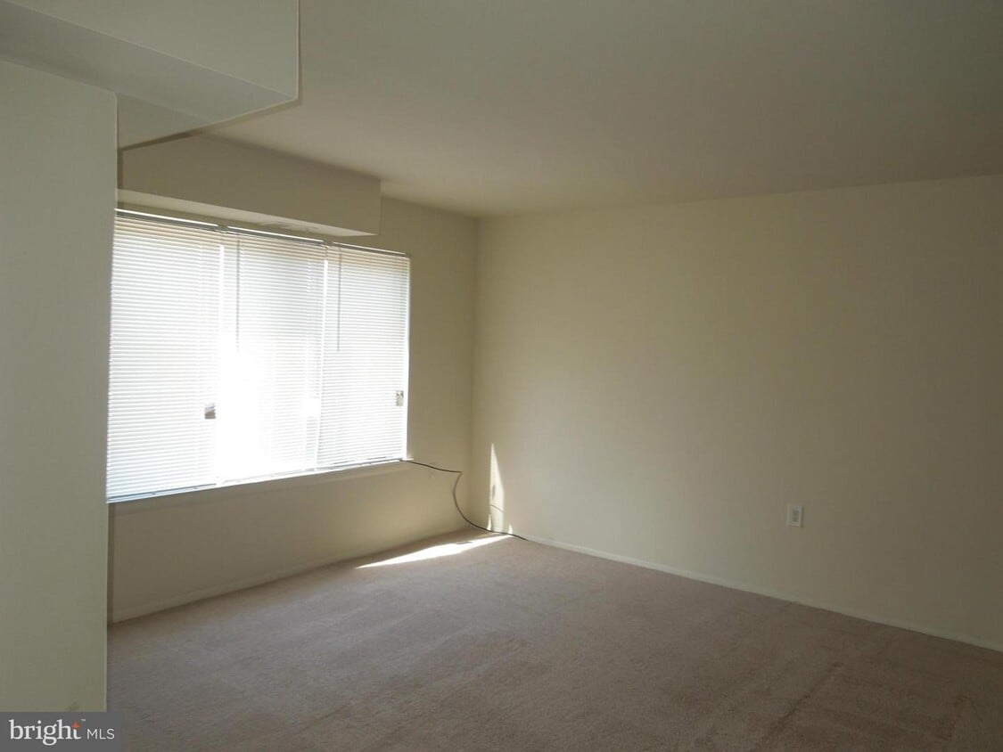 Primary Photo - 125L Clubhouse Dr SW