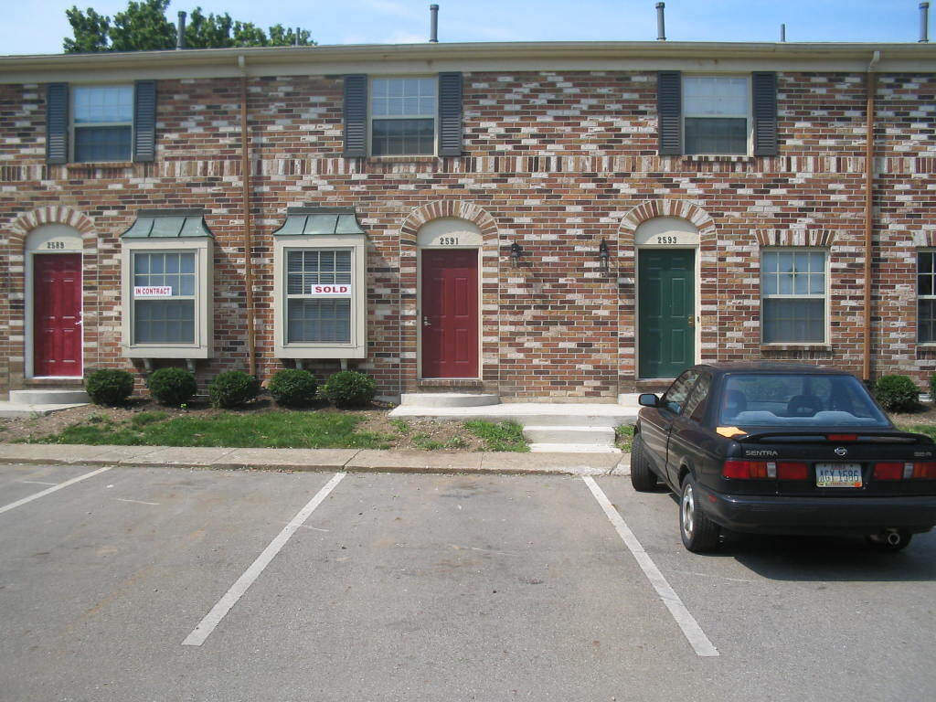 Front Entrance - 2591 Olde Hill Ct N