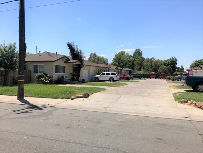 Foto del edificio - 5726 Belleview Ave