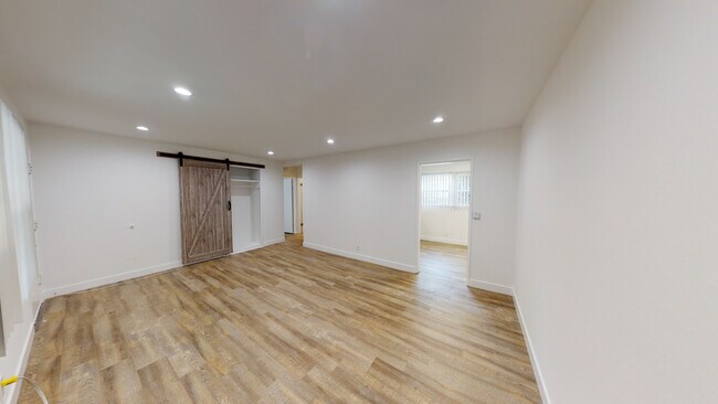 Foto del edificio - 11591 Riverside Dr